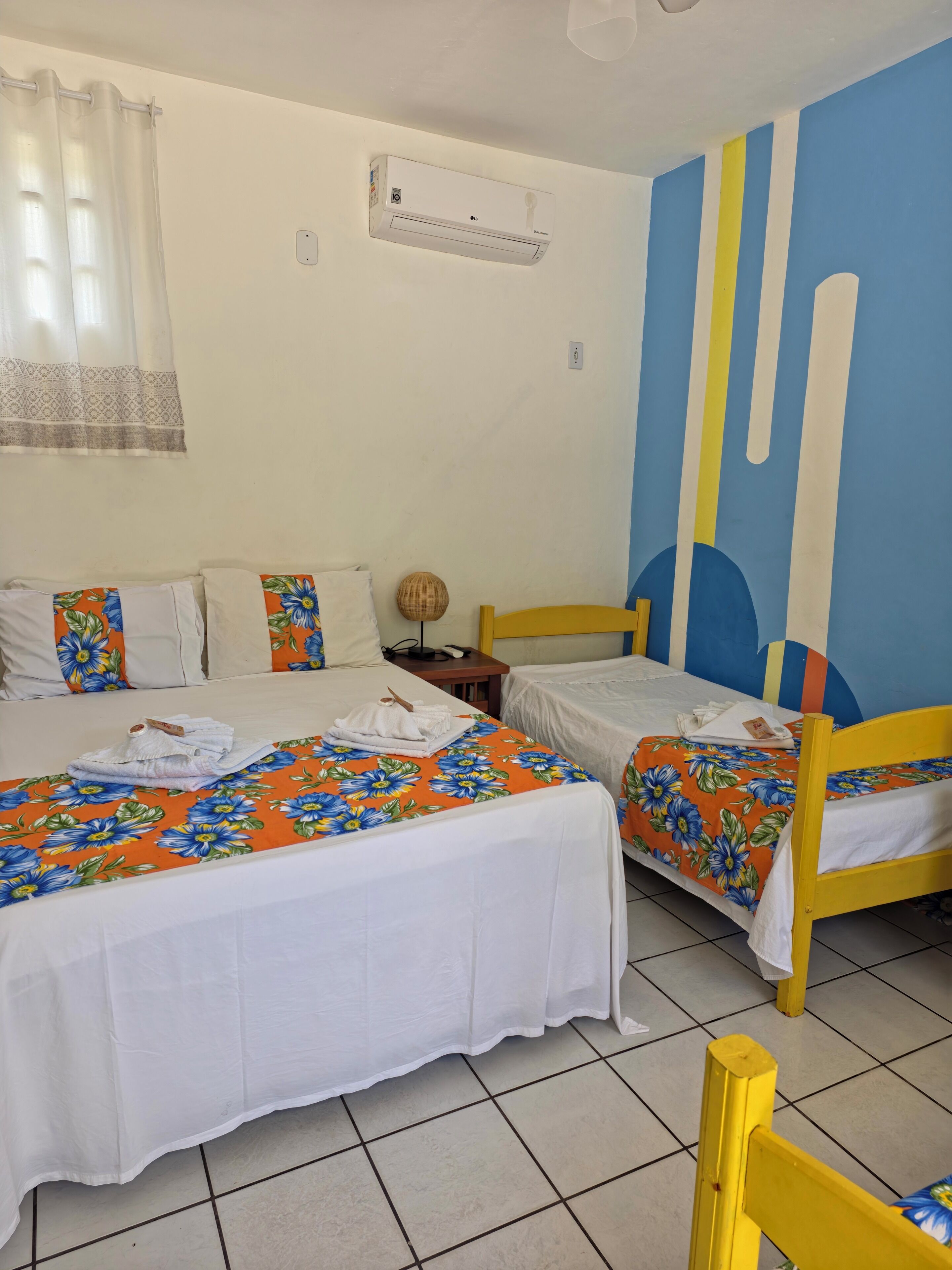 Habitació quàdruple estàndard | Roba de llit hipoal·lergògena, decoració individual i wifi gratuïta 