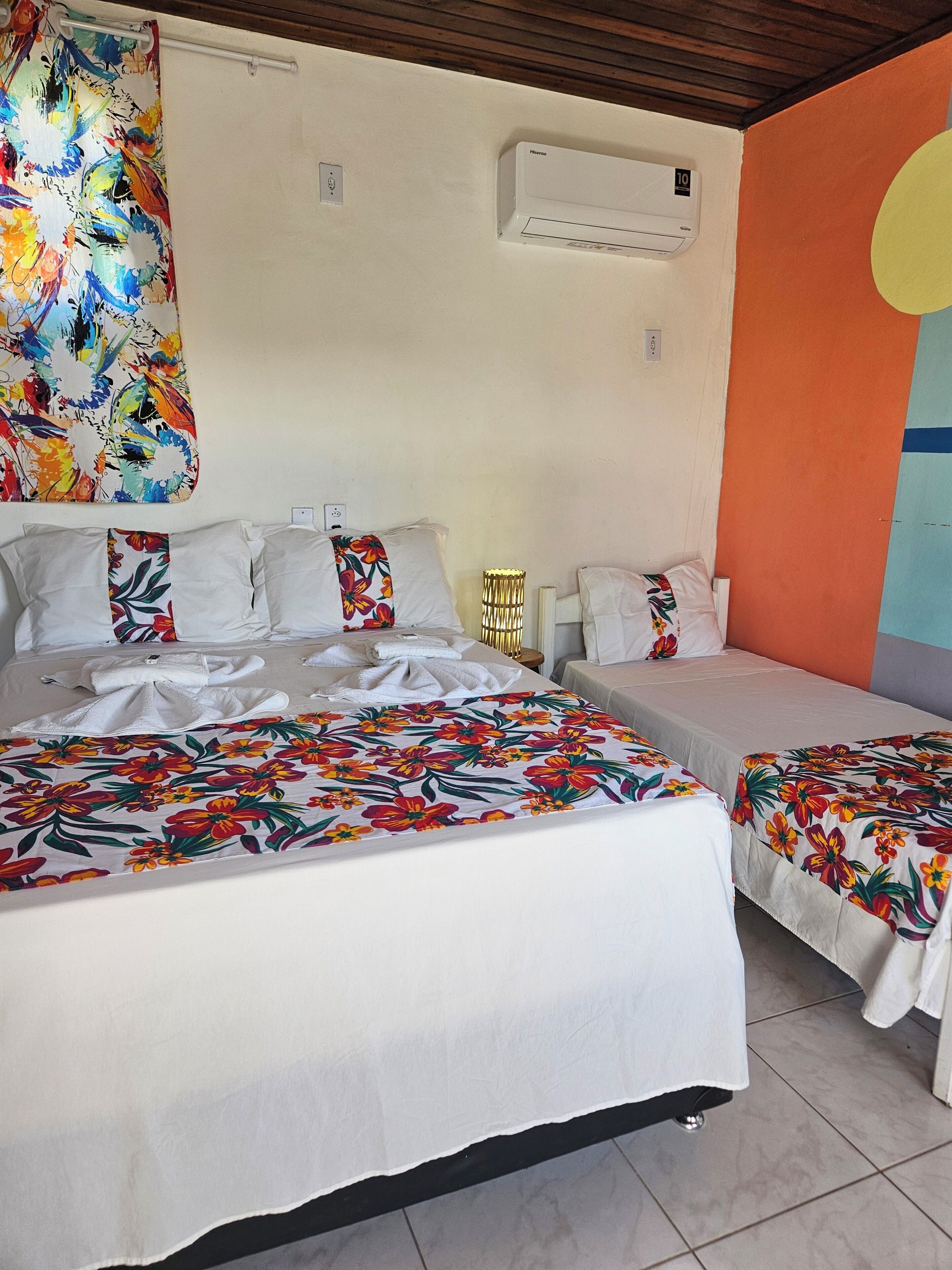 Hypo-allergenic bedding, individually decorated, free WiFi, bed sheets