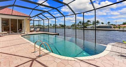 The Hammock - Beautiful waterfront 4 bedroom home with heated pool