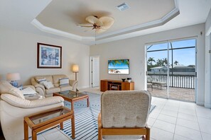 Smart TV, offices - The Hammock - Beautiful waterfront 4 bedroom home with heated pool (Cape Coral)