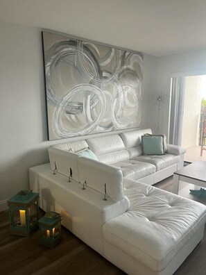 Smart TV, tavolo da calcetto, tavolo da ping pong