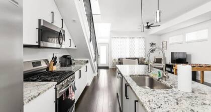 Modern and Fun 4BR+ Pool Table in Fountain Square