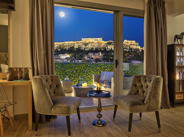 Suite with Terrace | Draps en coton égyptien, literie de qualité supérieure, minibar