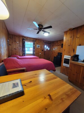 Individually decorated, individually furnished, free WiFi - Two Rivers Motel and Cabins (Trout Creek)