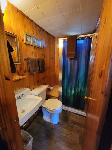 Two Rivers Motel and Cabins