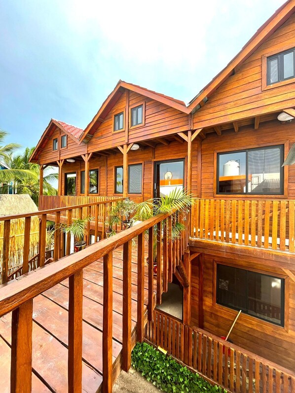 Vista frontal de la propiedad