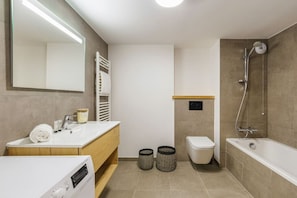 Articles de toilette gratuits, sèche-cheveux, serviettes fournies