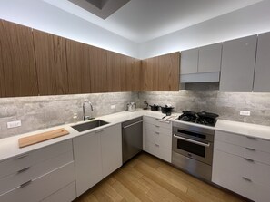 Private kitchen - Luxury Apartment Minutes From Columbus Circle (New York)