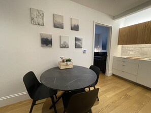 Dining - Luxury Apartment Minutes From Columbus Circle (New York)