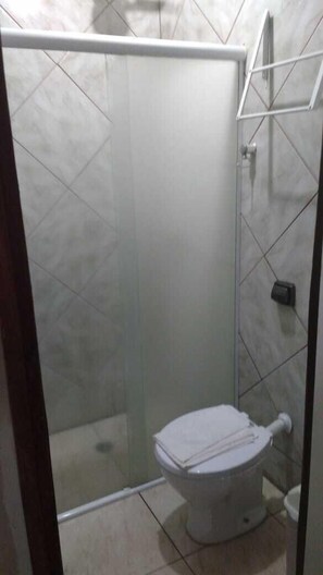 Standard Room, Mountain View | Bathroom | Towels, toilet paper - Hotel Alpes da Fazenda (Socorro)