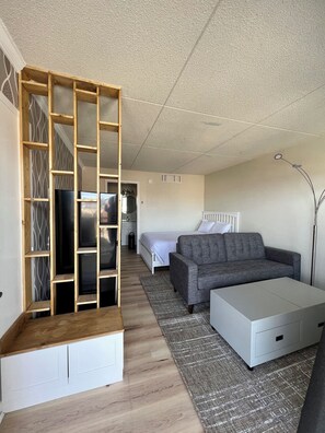 1 bedroom, free WiFi, bed sheets - Stay in the Heart of Downtown! (Cheyenne)