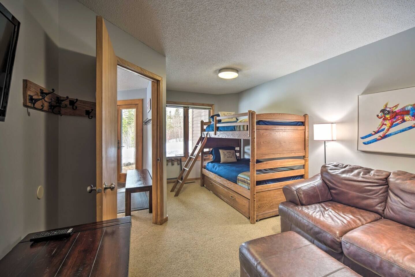 4 多间卧室、熨斗/熨衣板、免费 WiFi、床单