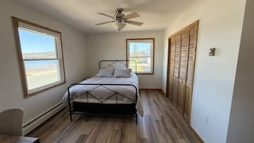 2 Schlafzimmer, Schreibtisch, Bügeleisen/Bügelbrett, kostenloses WLAN