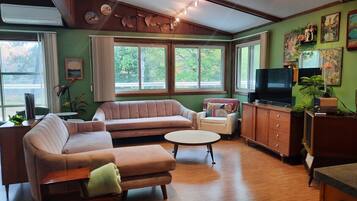 Fernseher, Bücher, Arbeitsbereiche, Computerbildschirme