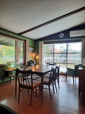 Dining - Whole home, private lake, sauna, WFH office (Spurr Township)