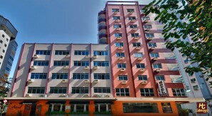 Front of property - HOTEL GENOVA (Balneário Camboriú)