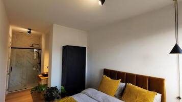 2 Schlafzimmer, Schreibtisch, Bügeleisen/Bügelbrett, kostenloses WLAN