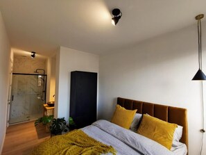 2 Schlafzimmer, Schreibtisch, Bügeleisen/Bügelbrett, kostenloses WLAN