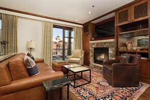 Smart TV, chimenea y impresora 