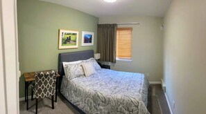 3 habitaciones, escritorio, tabla de planchar con plancha y wifi gratis 