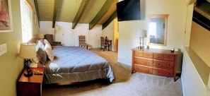 3 bedrooms, desk, iron/ironing board, free WiFi