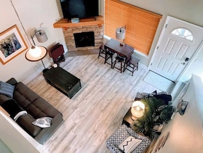 Smart TV, fireplace