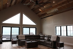 Smart TV, fireplace, video games, books - High tech modern farmhouse in Franklin, NY (Franklin)