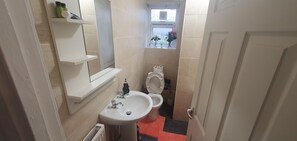 淋浴/盆浴组合、吹风机、坐浴桶、毛巾