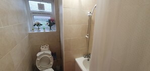 淋浴/盆浴组合、吹风机、坐浴桶、毛巾