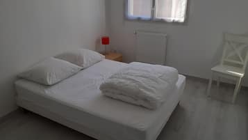 3 bedrooms, iron/ironing board, travel crib, free WiFi