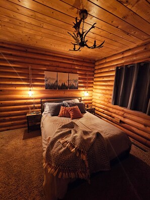 3 bedrooms, pillow-top beds, free WiFi, bed sheets