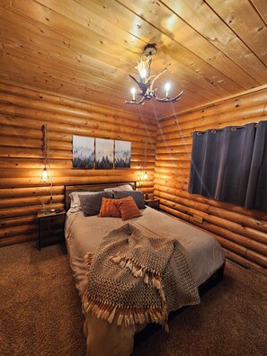 3 bedrooms, pillow-top beds, free WiFi, bed sheets - 3 miles from Platte Creek boat dock & public hunting! (Platte)