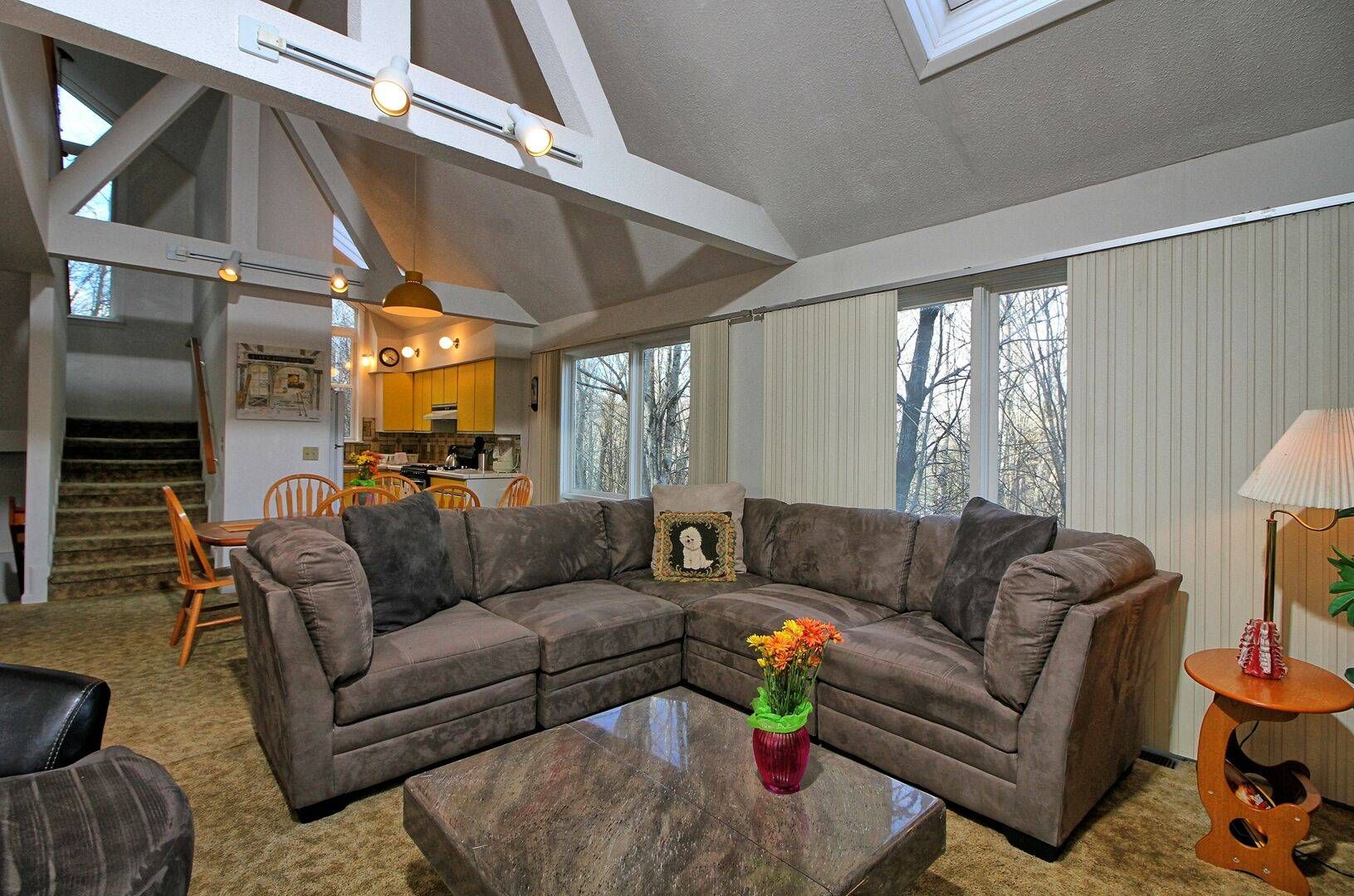Flat-screen TV, fireplace, table tennis