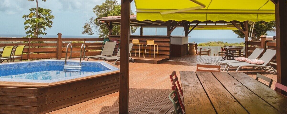 屋外ダイニングエリア