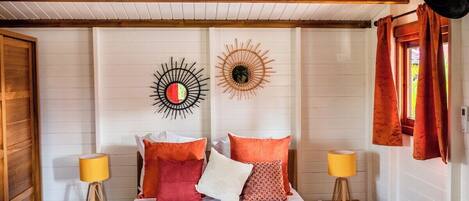 1 habitación, acceso a internet y ropa de cama