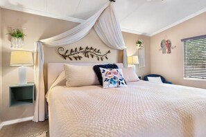 4 bedrooms, desk, iron/ironing board, travel crib - All Inclusive Long Term (Pahrump)