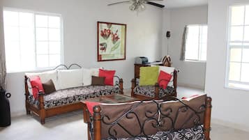 Vila Mewah, 2 kamar tidur | Area keluarga | TV