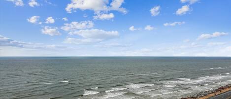 Condo (3 Bedrooms) | Front of property