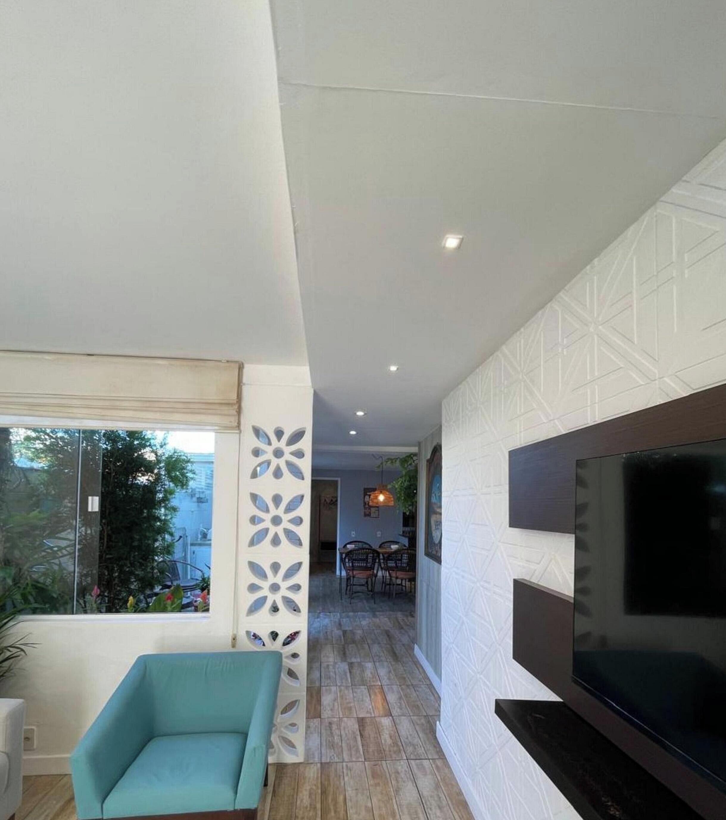 Apartamento premium, varanda, vista para o jardim | Área de estar | Smart TV 51 polegadas com canais digitais, TV, Netflix