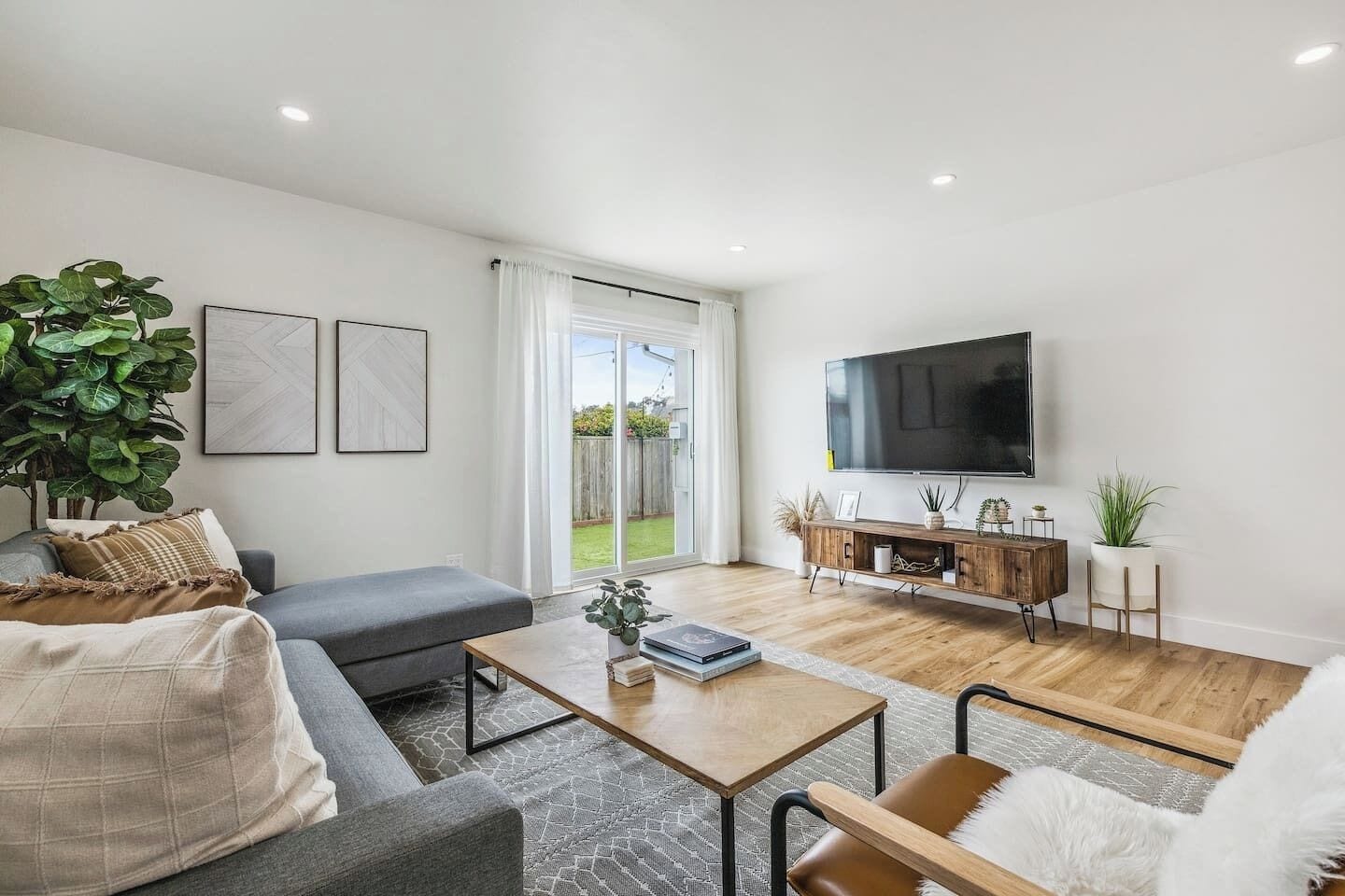 Smart-TV, Kamin, Netflix, Streaming-Dienste