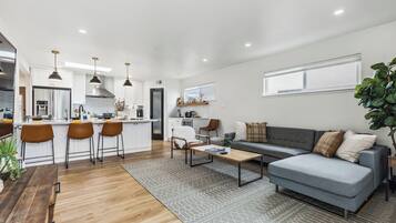 Smart-TV, peis, Netflix og strømmetjenester