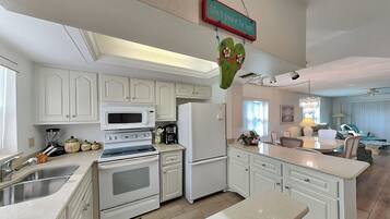 Condo, 2 Queen Beds, Balcony, Pool View | Private kitchen | Fridge, microwave, oven, stovetop