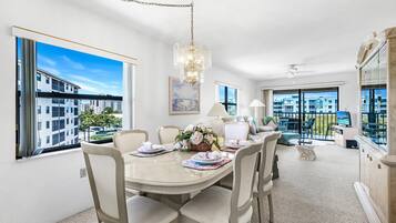 Condo, 2 Queen Beds, Balcony, Pool View | Dining