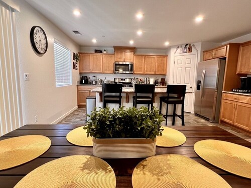 Brand New, 5 Bedroom/3 Bath Home- On your way to Yosemite!