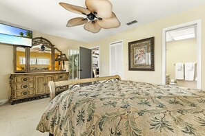 3 bedrooms, free WiFi, bed sheets - Villa Prestige Worldwide (Cape Coral)