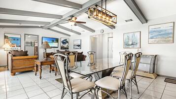 House, Multiple Beds, Pool Access, Pool View | Dining