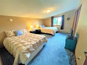 5 bedrooms, WiFi, bed sheets - Paul Lake Perfection (Perham)