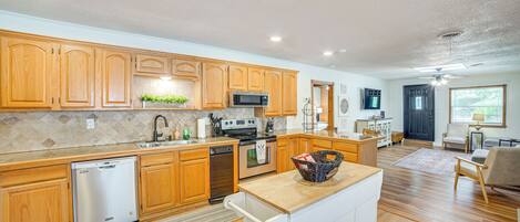 Refrigerador, microondas, parrilla de estufa y lavavajillas