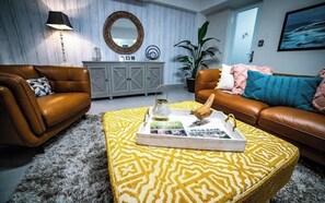 Family Townhome, Multiple Bedrooms, Balcony, City View | Living area