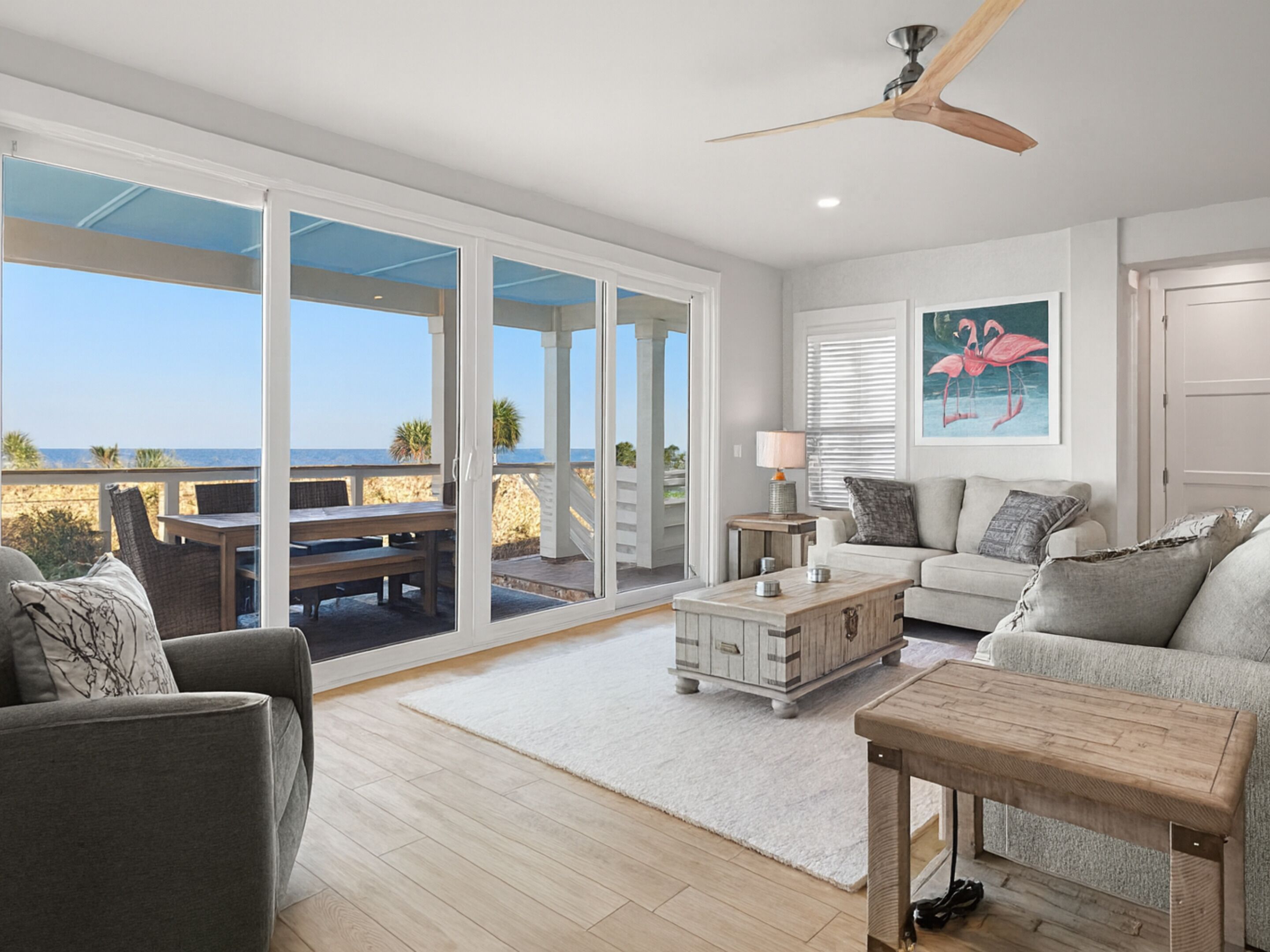 House (5 Bedrooms) | Living area